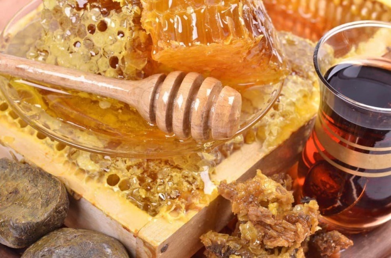 The amazing uses of propolis in skin care