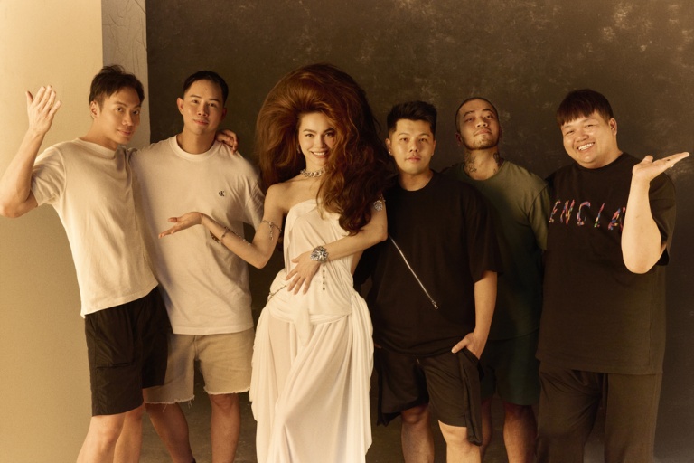 Designer Lam Gia Khang reveals behind-the-scenes of Ho Ngoc Ha's MV "The Magic Lamp"