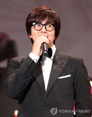 Actor Bae Yong-joon donates 3 bln won to medical institution