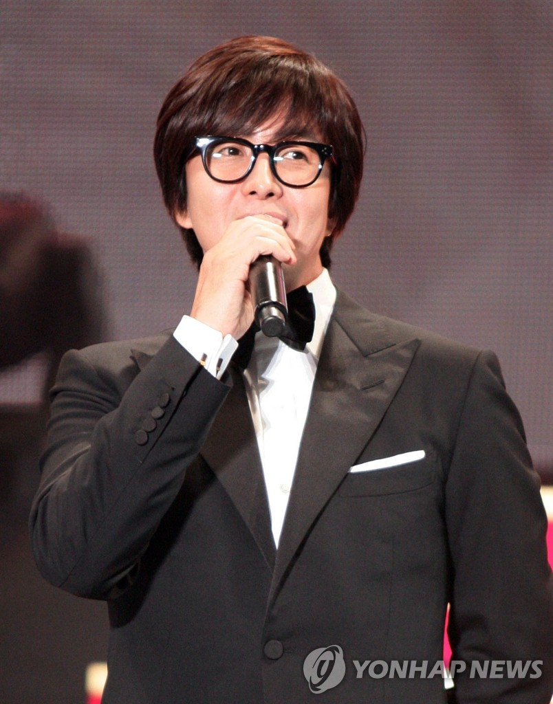 Actor Bae Yong-joon donates 3 bln won to medical institution