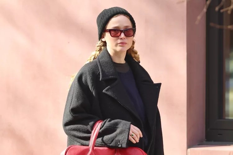 Jennifer Lawrence Reminded Us How Practical These Laid-Back Shoes Are — We Found Similar Styles from $30