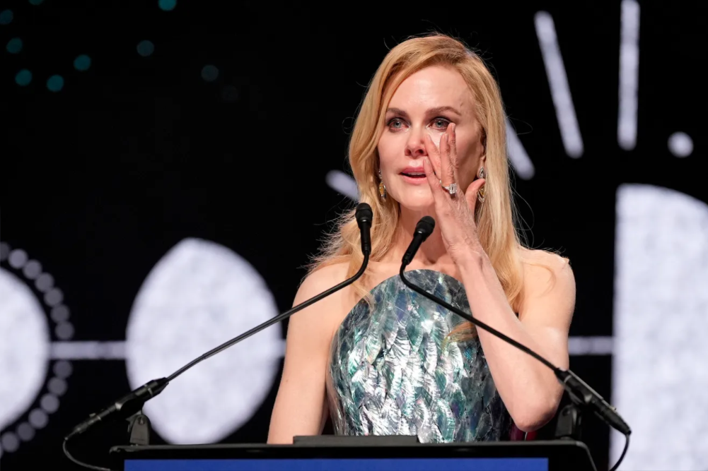 Nicole Kidman Tears Up While Paying Tribute to Her Late Mother While Ariana Grande Jokingly Thanks ‘Botox and Juvederm’ at Palm Springs Awards