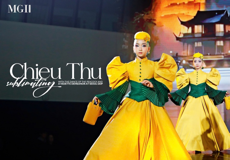 Chieu Thu sublimating with the dance of the peacock and a vedette demeanor at Seoul DDP
